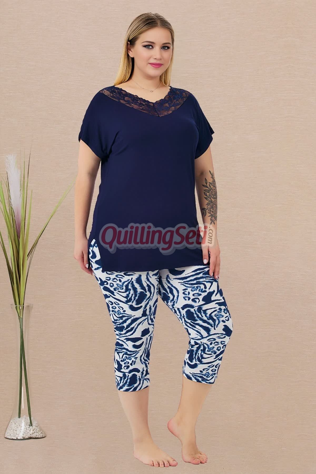 Lacivert Beyaz Renk, Çiçek Desenli 10734 Pamuklu Büyük Beden Tayt ve Kapri Anne Pijama Takımı Lacivert Beyaz Renk, Çiçek Desenli 10734 Pamuklu Büyük Beden Tayt ve Kapri Anne Pijama Takımı
