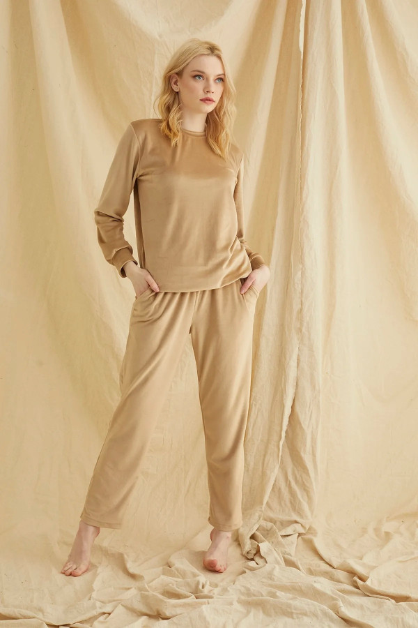bej renk kadife kumaş arkası yazılı teknur 52019 uzun kol kadın pijama takımı, teknur-52019, teknur pijama takımı, Teknur