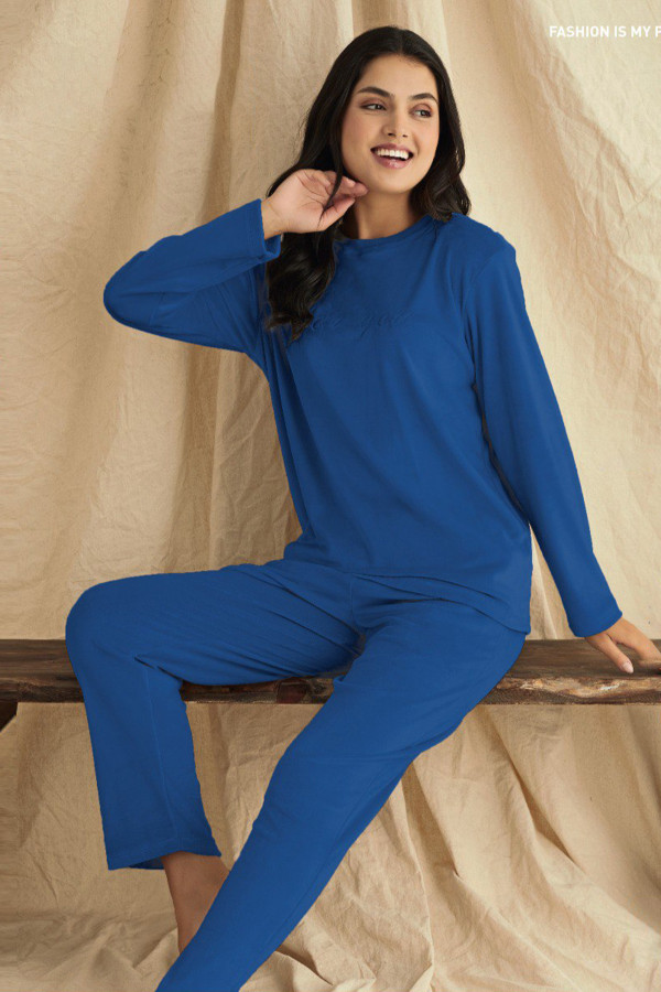 Mavi Renk Kadife Kumaş Önü Yazılı Teknur 52093 Uzun Kol Kadın Pijama Takımı