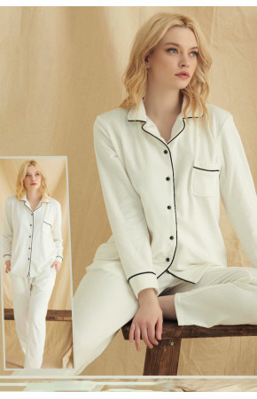Kadın Beyaz Renk Kadife Kumaş Teknur 52107 Uzun Kol Önden Düğmeli Pijama Takımı